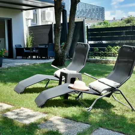 Апартаменти Calming Garden *