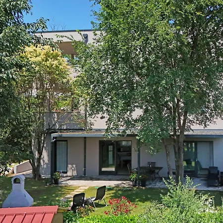 Calming Garden Apartman