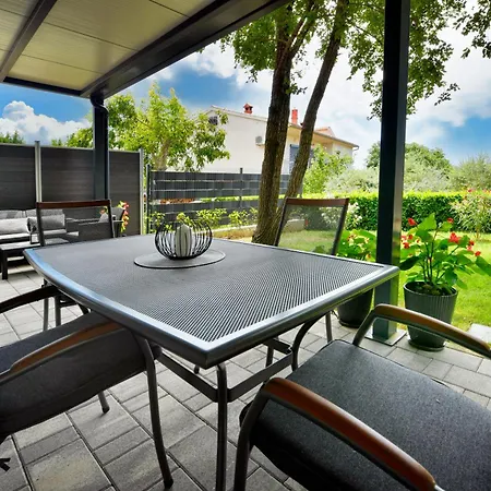 Calming Garden Apartman *