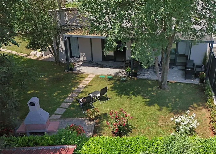 Calming Garden Apartman *