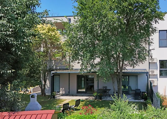 Calming Garden Apartman