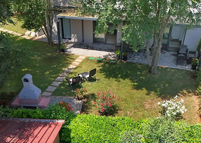 Calming Garden Apartman