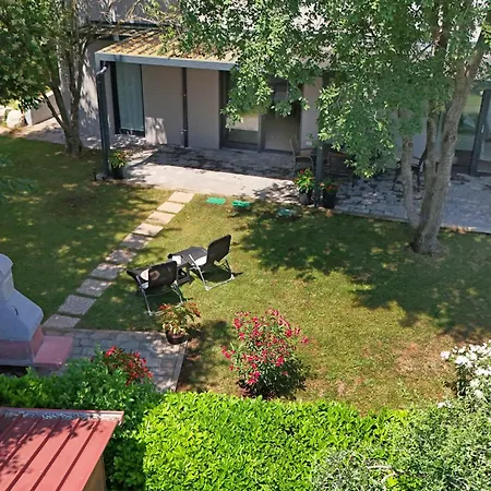 Calming Garden Lägenhet